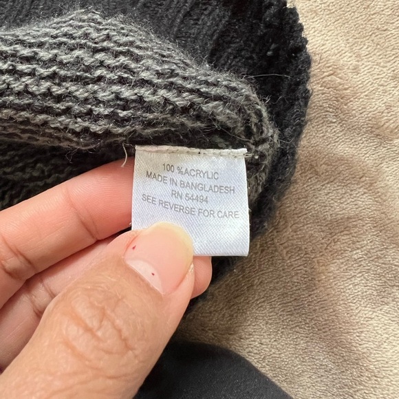 Red paint sweater with belt size Medium - Picture 9 of 11